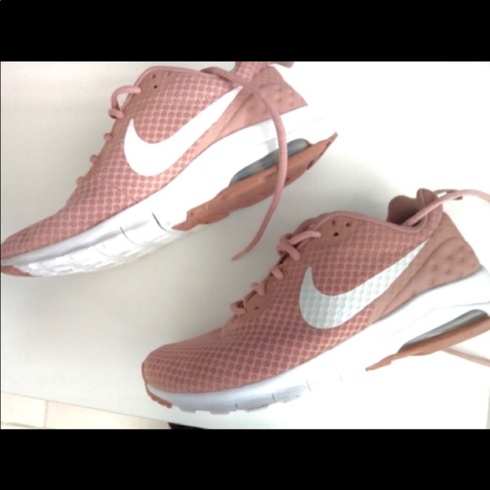 Dusty Pink Nike Air Max Motion Lightweight Women’s Athletic Sneaker Tennis Shoes